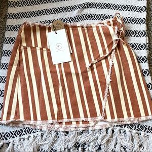 Wrap skirt NEW WITH TAGS! π§‘